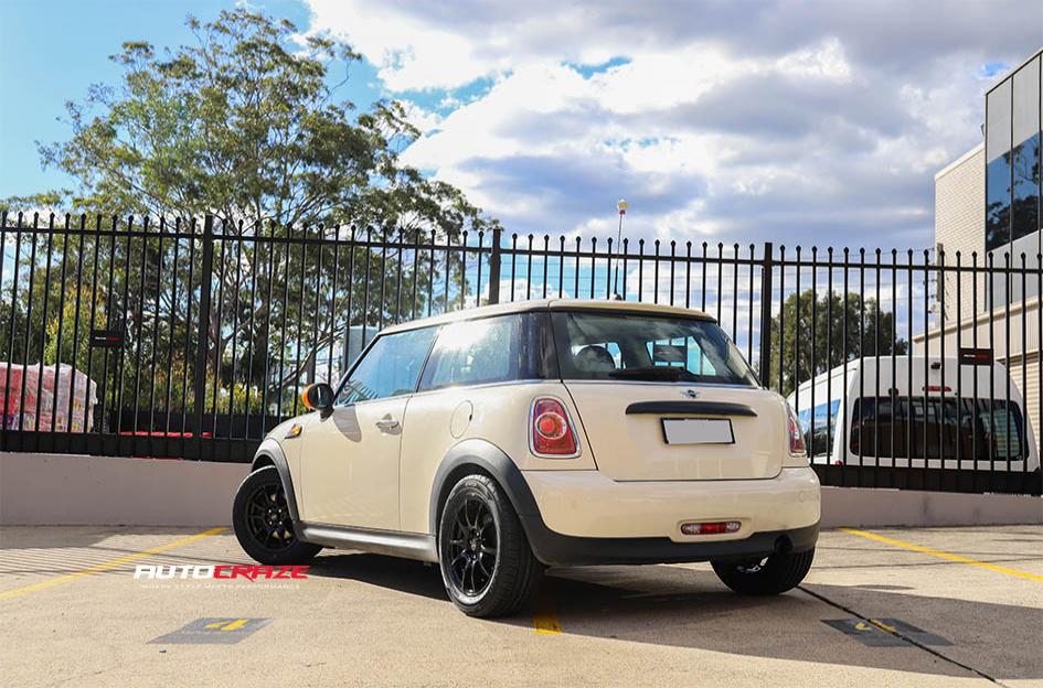 MINI-COOPER-S-CHALLENGE-BLACK